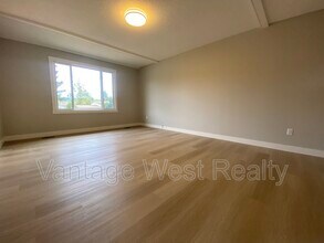 166 Cariboo Rd in Kelowna, BC - Building Photo - Building Photo