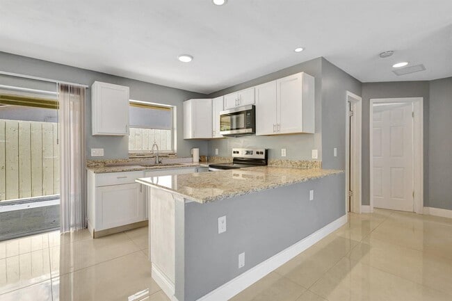 212 Palmetto Dr in West Palm Beach, FL - Building Photo - Building Photo