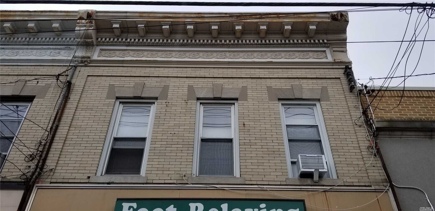 180 Jericho Turnpike-Unit -2F in Floral Park, NY - Foto de edificio
