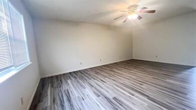 23765 Roulette Rd in Waynesville, MO - Building Photo - Building Photo