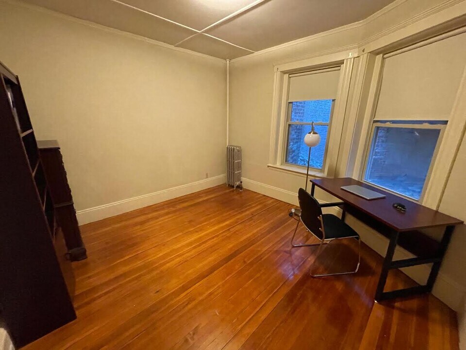 89 Winthrop Rd, Unit 1 in Brookline, MA - Building Photo