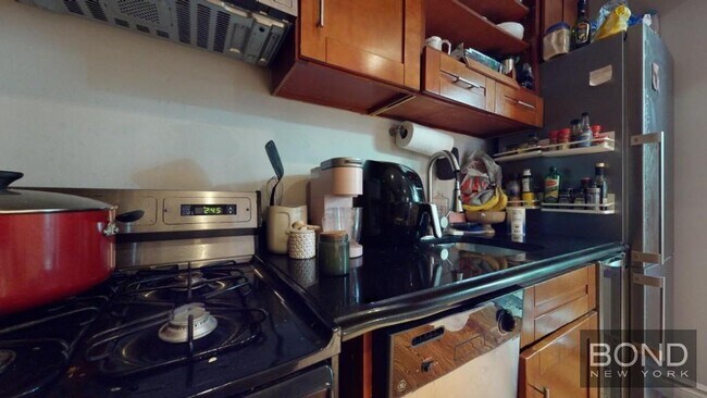 424 E 9th St in New York, NY - Foto de edificio - Building Photo