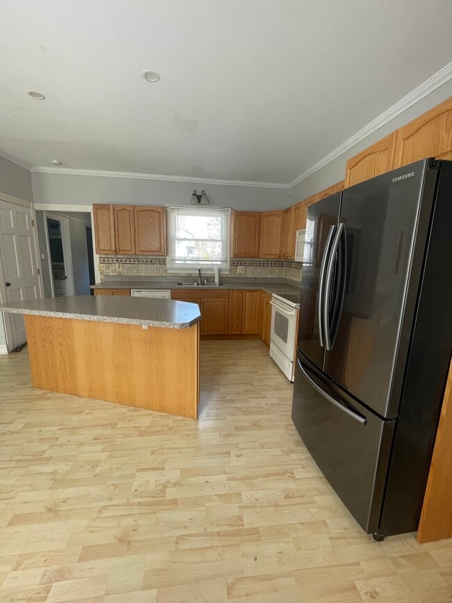 55 Dartmouth St in Laconia, NH - Building Photo - Building Photo