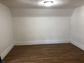 318 North St-Unit -Unit B in Elgin, IL - Building Photo - Building Photo