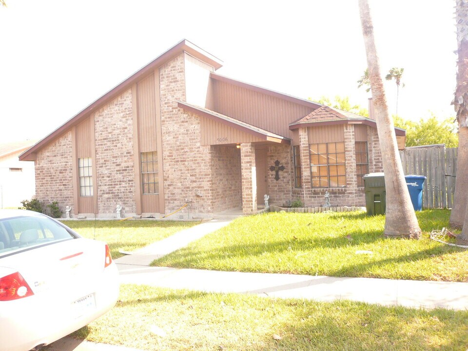 3006 Hilldale Dr in Corpus Christi, TX - Building Photo