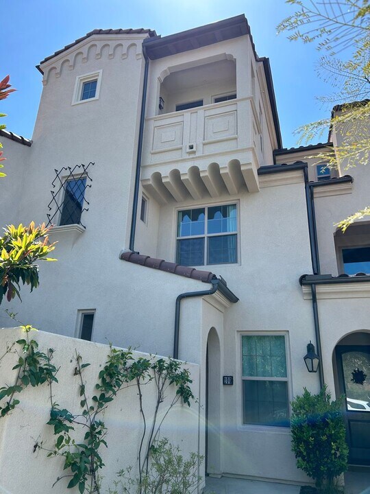 100 Outwest in Irvine, CA - Building Photo