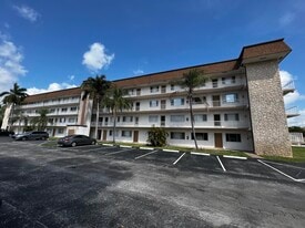 6289 Lear Dr in Atlantis, FL - Building Photo