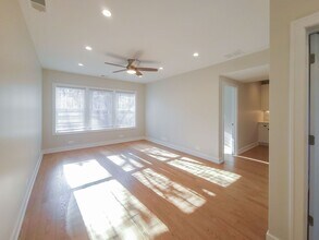 2019 W Ainslie St, Unit 1 in Chicago, IL - Building Photo - Building Photo
