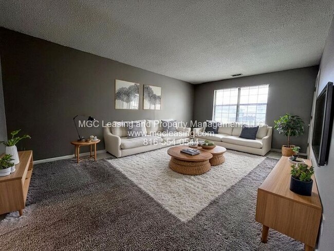 2105 SW 8th St in Blue Springs, MO - Building Photo - Building Photo