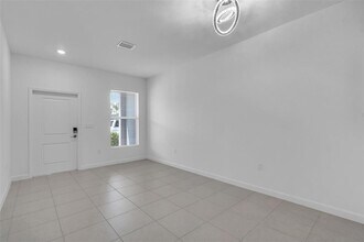 105 SW 184th Ave in Pembroke Pines, FL - Building Photo - Building Photo