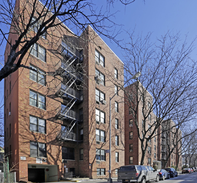 41-25 Case Street in Flushing, NY - Foto de edificio - Building Photo