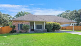 188 E Edith Rd in Milton, LA - Building Photo