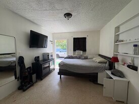 1822 Cleveland St, Unit 1 in Hollywood, FL - Building Photo
