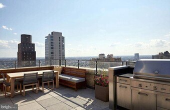 1616 Walnut St, Unit 1B-1402 in Philadelphia, PA - Building Photo - Building Photo