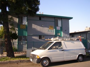 2223 E Spaulding St in Long Beach, CA - Foto de edificio - Building Photo