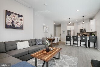 2537 Grays Ferry Ave in Philadelphia, PA - Building Photo - Building Photo
