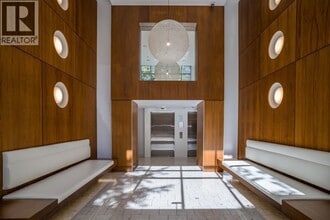 1225 Richards St in Vancouver, BC - Building Photo - Building Photo