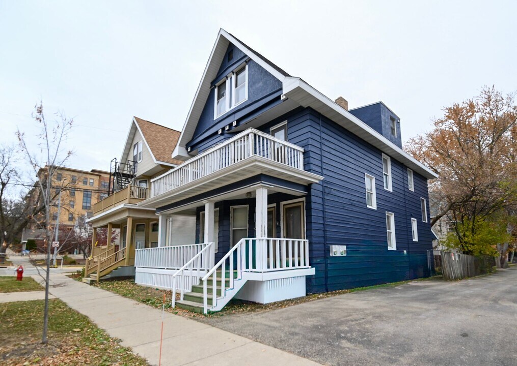 405-407 W Main St in Madison, WI - Foto de edificio