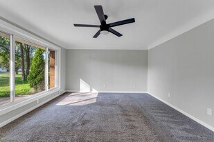 6775 Middlebrook Blvd in Middleburg Heights, OH - Building Photo