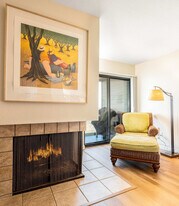 239 S Helix Ave in Solana Beach, CA - Building Photo