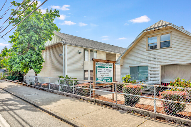 Glendoveer Golf View in Portland, OR - Building Photo - Primary Photo