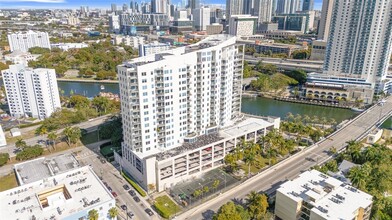 10 SW South River Dr, Unit 0 in Miami, FL - Building Photo - Building Photo