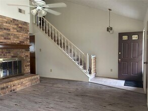 15326 Silverman St in Webster, TX - Building Photo - Building Photo