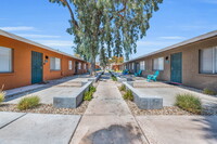 Villa Ventura in Phoenix, AZ - Foto de edificio - Building Photo