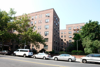 36-20 Bowne St in Flushing, NY - Building Photo - Building Photo