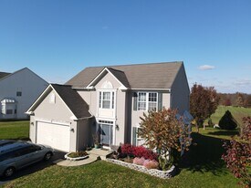 8 Butterfly Ln in Bear, DE - Building Photo