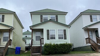 809 Folmar St in Troy, AL - Building Photo