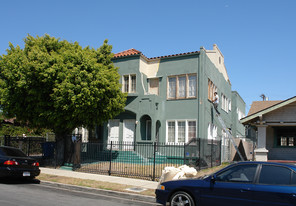 552 N Harvard Blvd Apartments