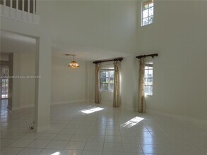 991 Crestview Cir in Weston, FL - Building Photo - Building Photo