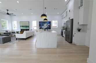 326 N Patton Ave in Dallas, TX - Building Photo - Building Photo