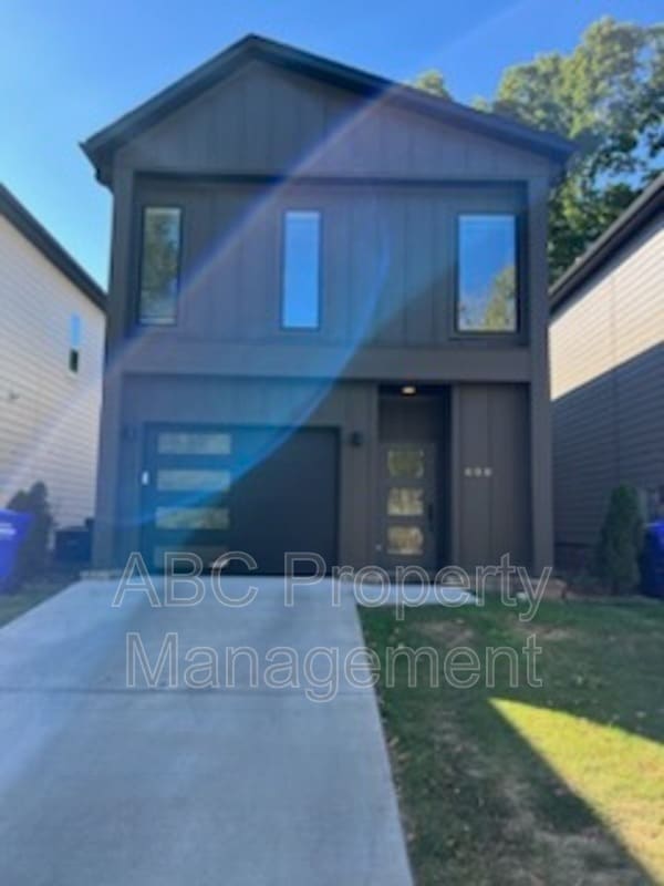 property at 608 W Maple St