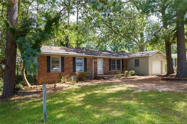 742 Buena Vista Dr in Fayetteville, NC - Building Photo - Building Photo