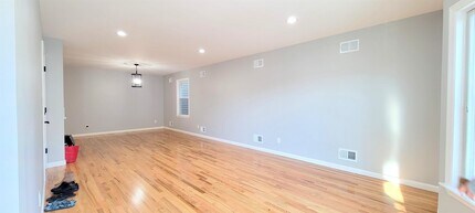 11 Wallis Ave in Jersey City, NJ - Building Photo - Building Photo