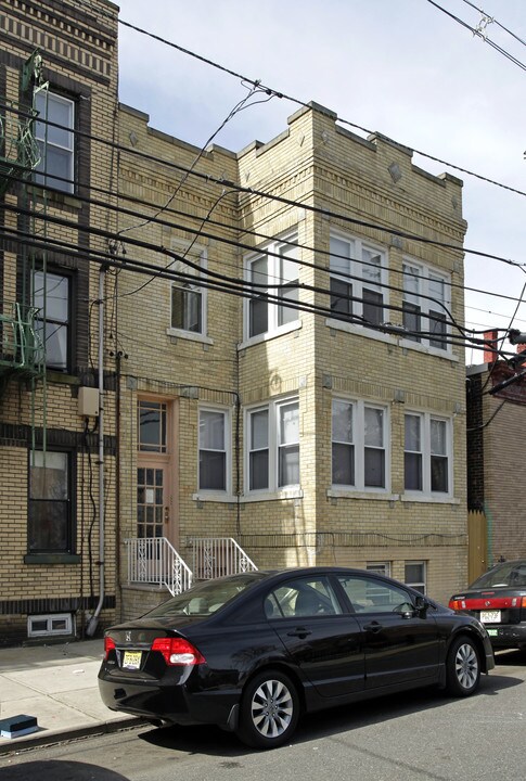 55 66th St in West New York, NJ - Foto de edificio