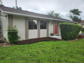 2862 NW 108th Ave in Sunrise, FL - Building Photo - Building Photo