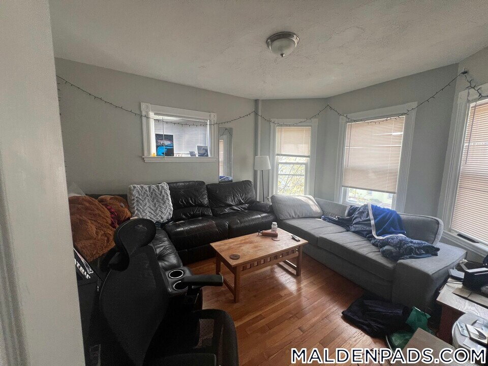 34 Russell St in Malden, MA - Building Photo