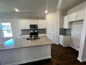 316 Abbey Ln in Lockhart, TX - Foto de edificio - Building Photo