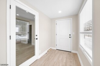 36 Cortlandt Pl in Tenafly, NJ - Building Photo - Building Photo