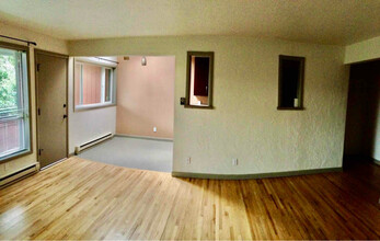 2802 SE 67th Ave in Portland, OR - Building Photo - Building Photo