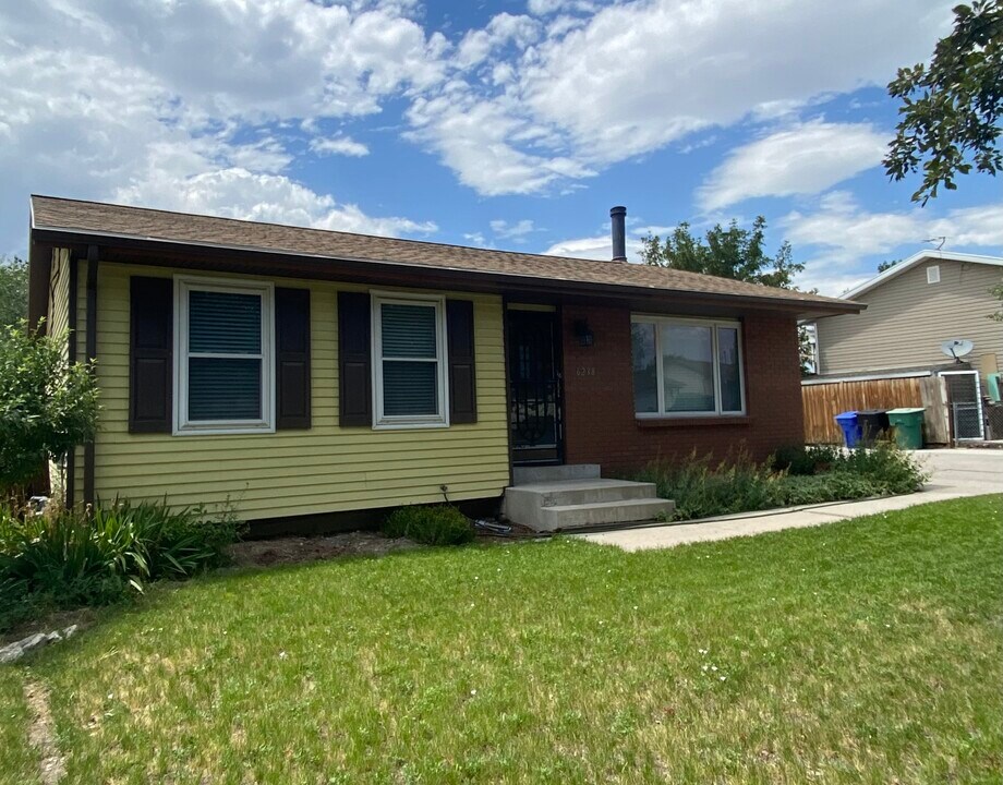 6238 Dewdrops Dr in West Jordan, UT - Building Photo
