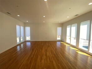 1505 S Akard St in Dallas, TX - Building Photo - Building Photo