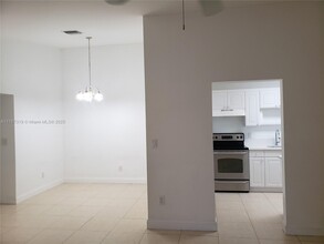 468 NE 206th Ln in Miami, FL - Building Photo - Building Photo
