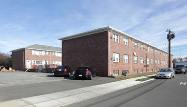 Manasquan Village Apartments in Manasquan, NJ - Building Photo - Building Photo