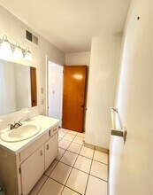 5032 Firnley Ave, Unit 4 in Youngstown, OH - Building Photo - Building Photo