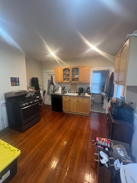 353 Beacon St in Somerville, MA - Building Photo