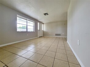 7341 Mayfield Dr in Port Richey, FL - Building Photo - Building Photo